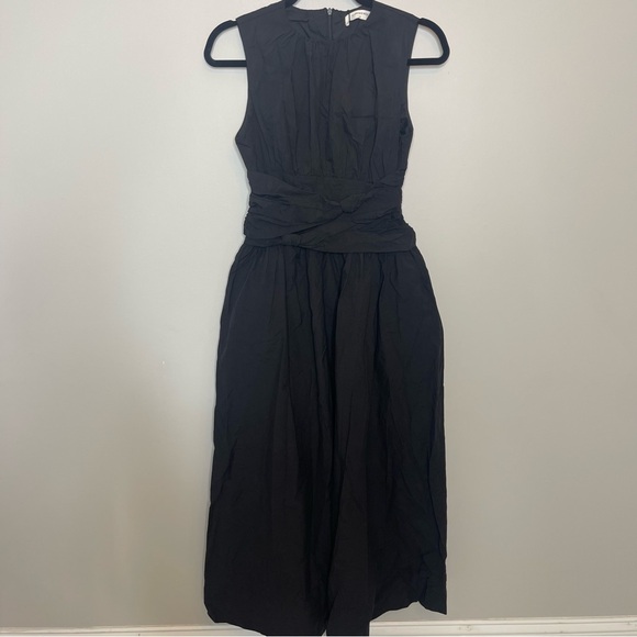 Elegant Black Sleeveless Dress - Picture 2 of 13